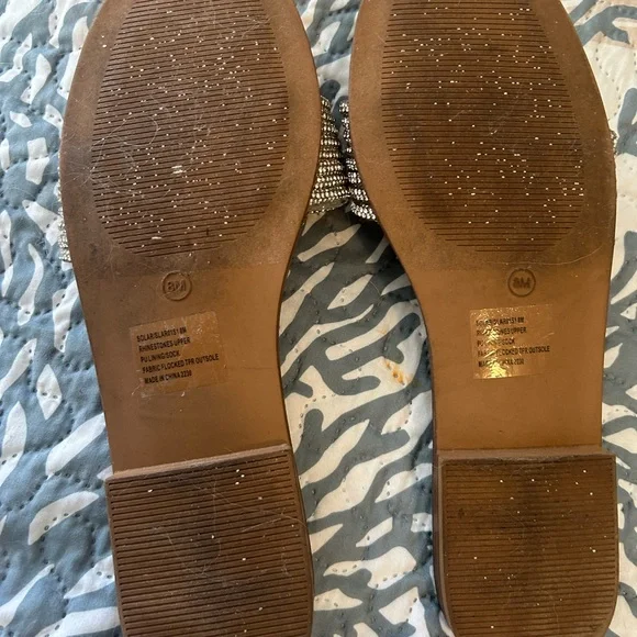 Steve Madden Silver Bling Sandals with Intricate Knotted Strap - Picture 4 of 7